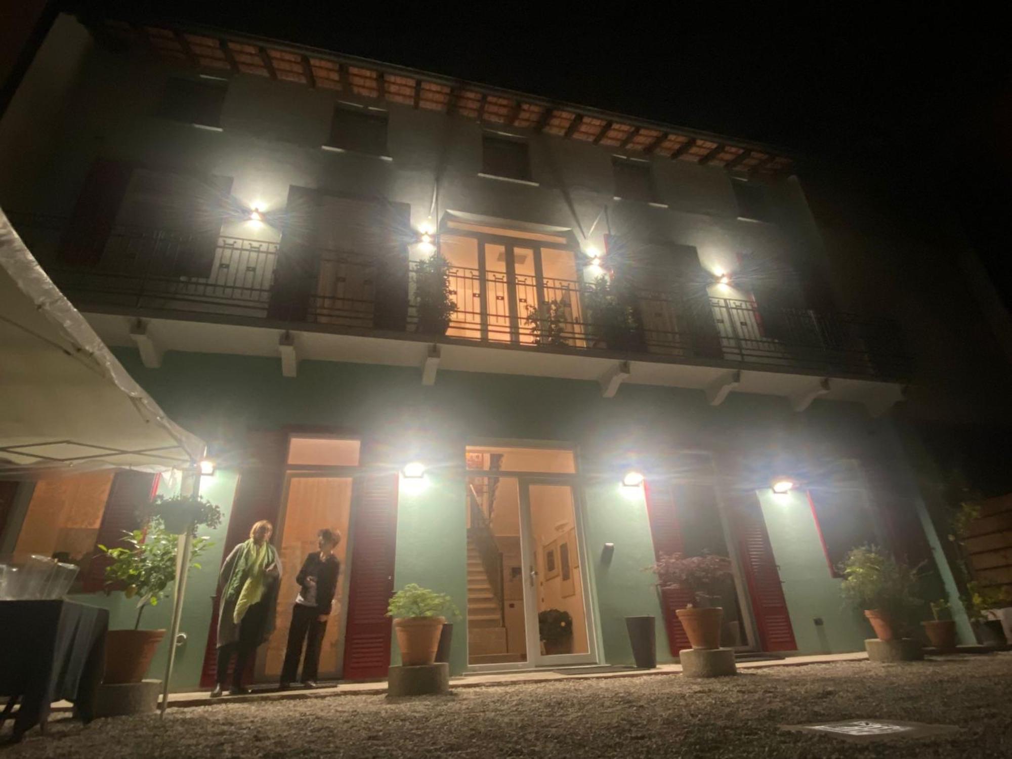 Notte Di Note - Home Hospitality บุสโตอาร์ซีซีโอ ภายนอก รูปภาพ